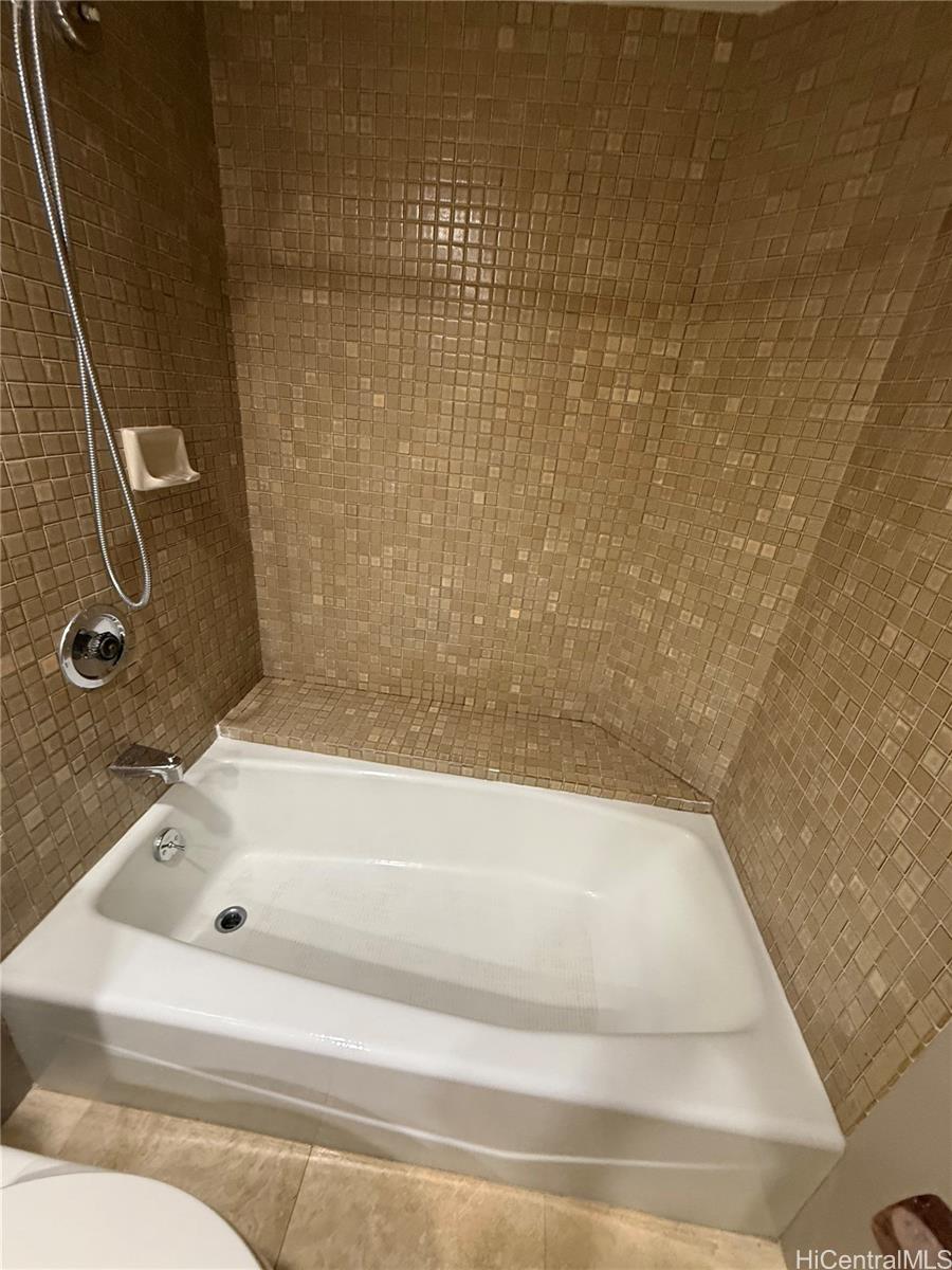 Admiral Thomas Apts condo # 1705, Honolulu, Hawaii - photo 18 of 25