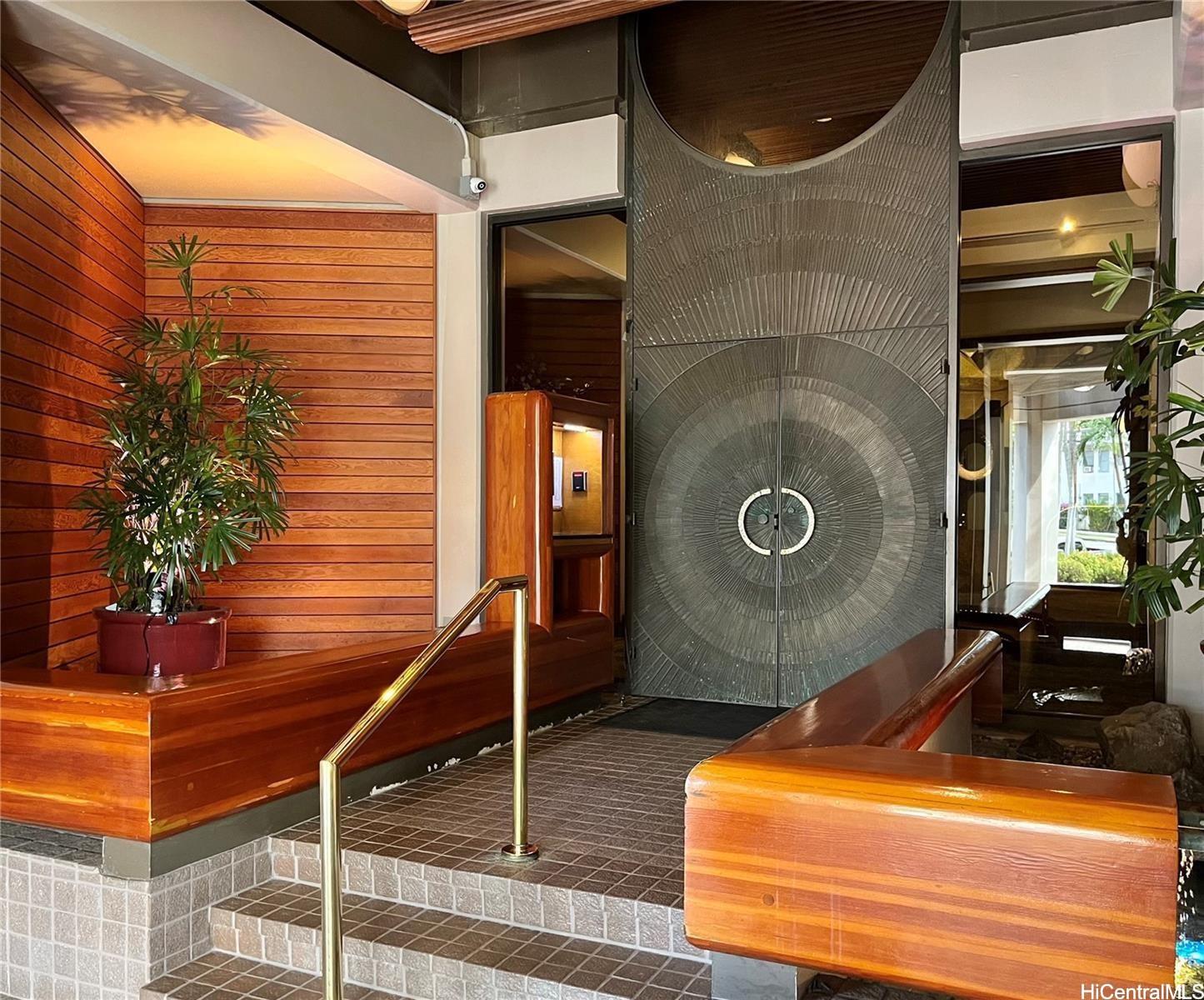 Admiral Thomas Apts condo # 1705, Honolulu, Hawaii - photo 3 of 25