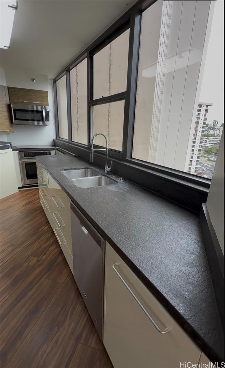 Admiral Thomas Apts condo # 1705, Honolulu, Hawaii - photo 9 of 25