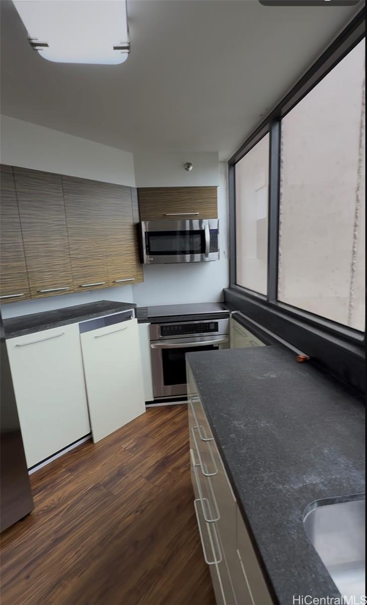 Admiral Thomas Apts condo # 1705, Honolulu, Hawaii - photo 10 of 25