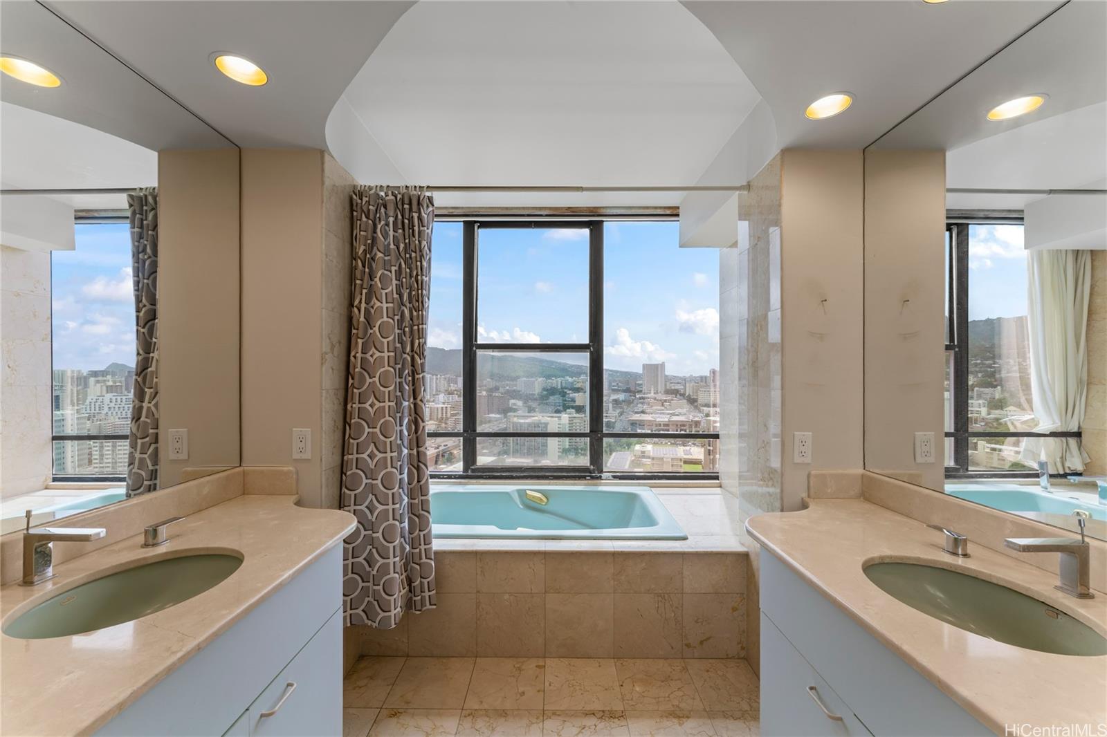 Admiral Thomas Apts condo # 2405, Honolulu, Hawaii - photo 14 of 17