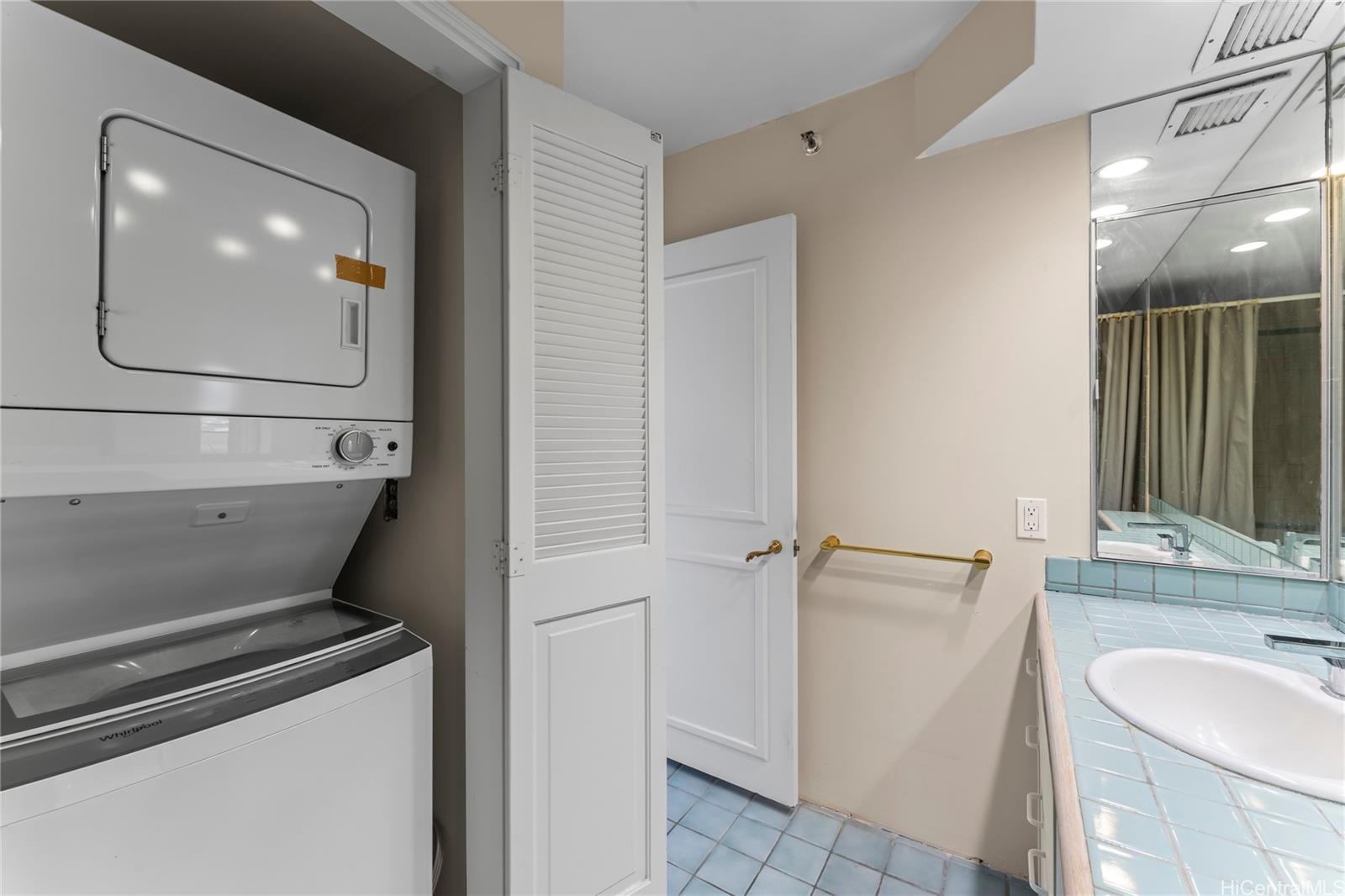 Admiral Thomas Apts condo # 2405, Honolulu, Hawaii - photo 17 of 17