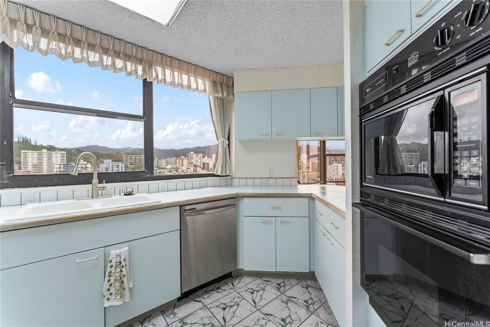 Admiral Thomas Apts condo # 2405, Honolulu, Hawaii - photo 5 of 17