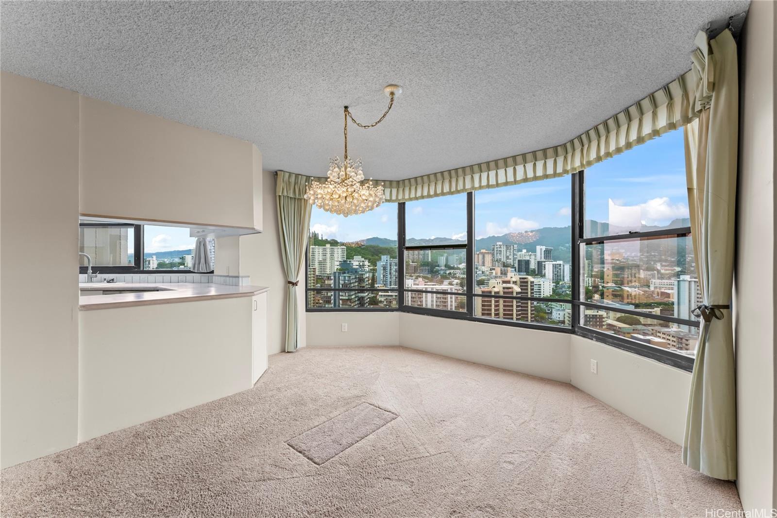 Admiral Thomas Apts condo # 2405, Honolulu, Hawaii - photo 8 of 17