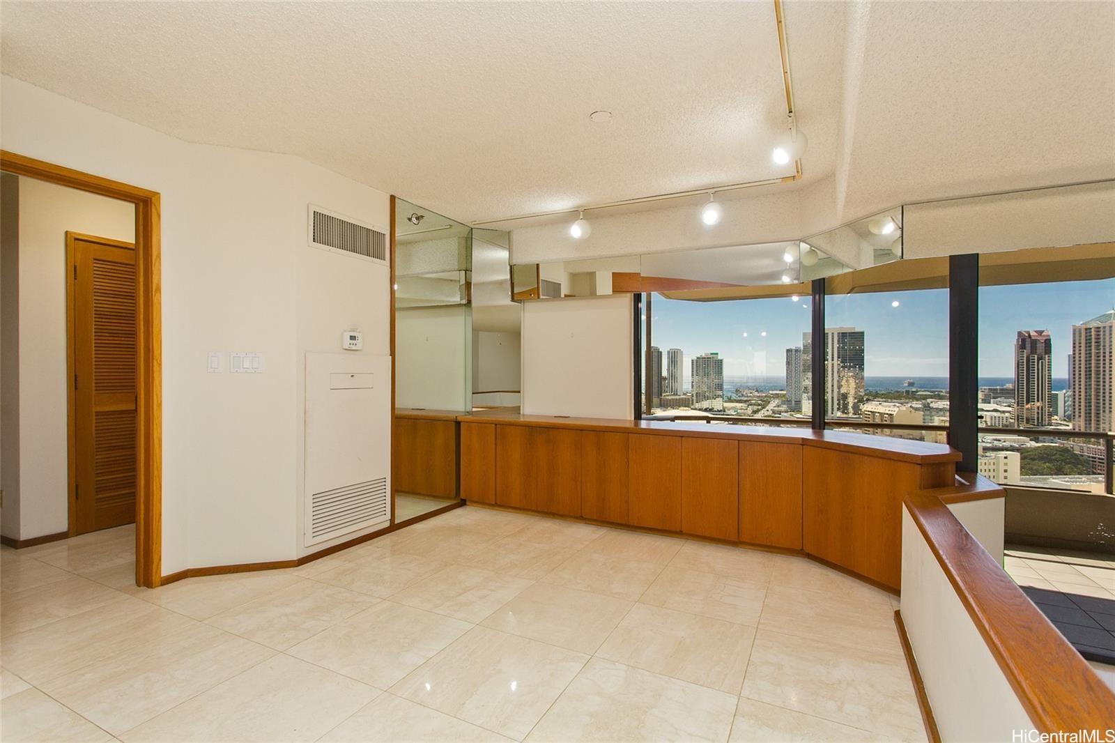 Admiral Thomas Apts condo # 2604, Honolulu, Hawaii - photo 6 of 25