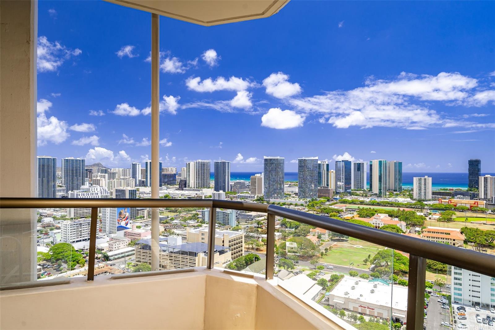 Admiral Thomas Apts condo # 3205, Honolulu, Hawaii - photo 4 of 25