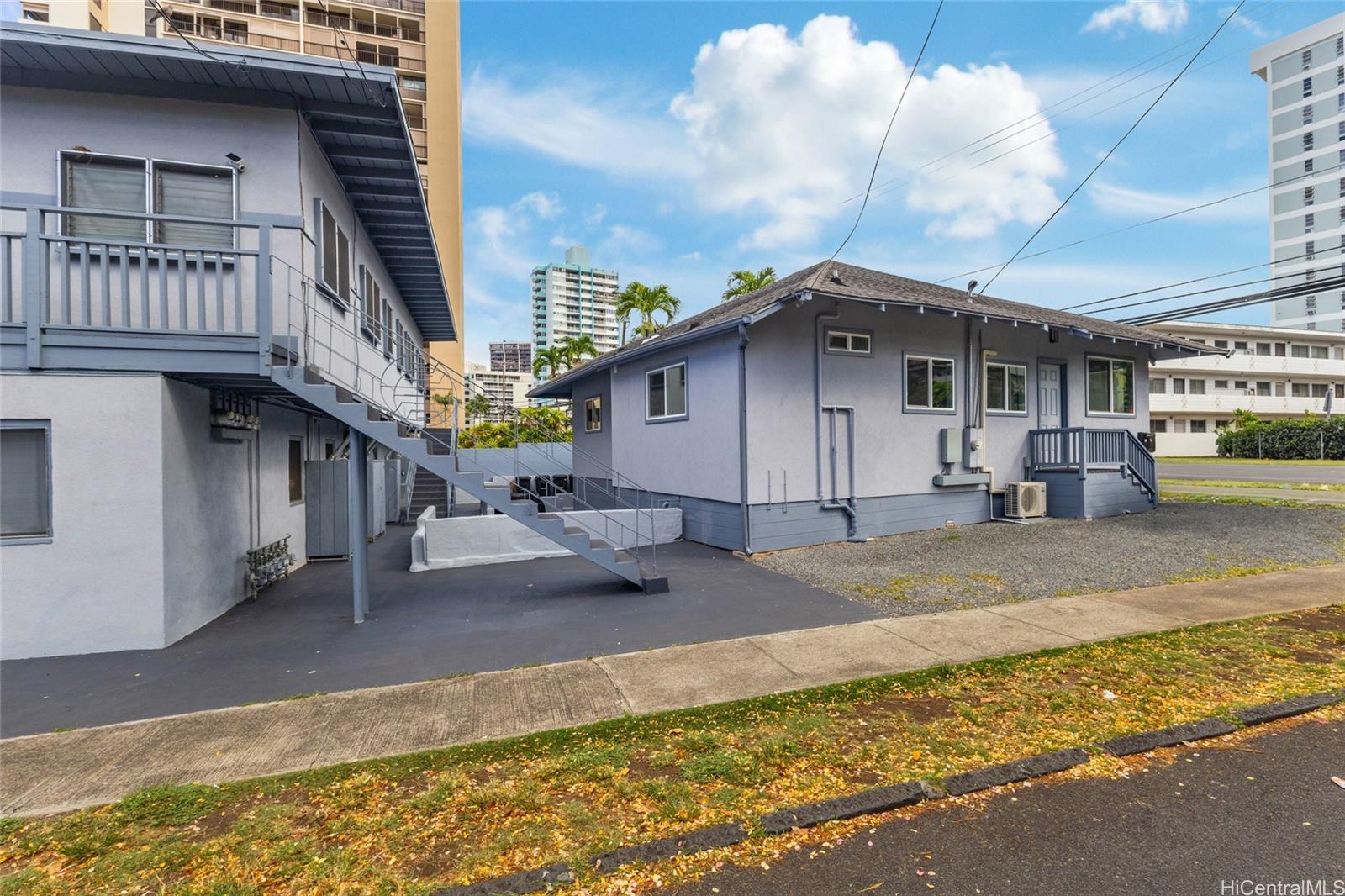 1223 Wilder Ave Honolulu - Multi-family - photo 3 of 25