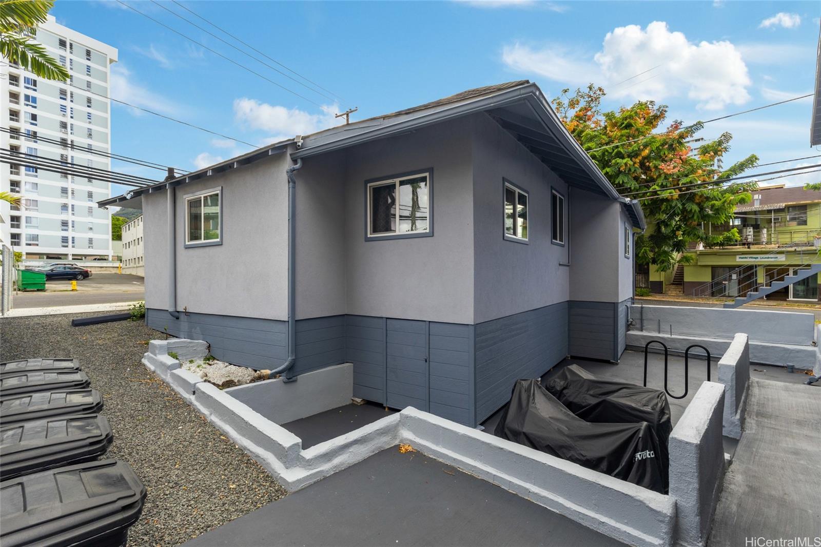 1223 Wilder Ave Honolulu - Multi-family - photo 7 of 25