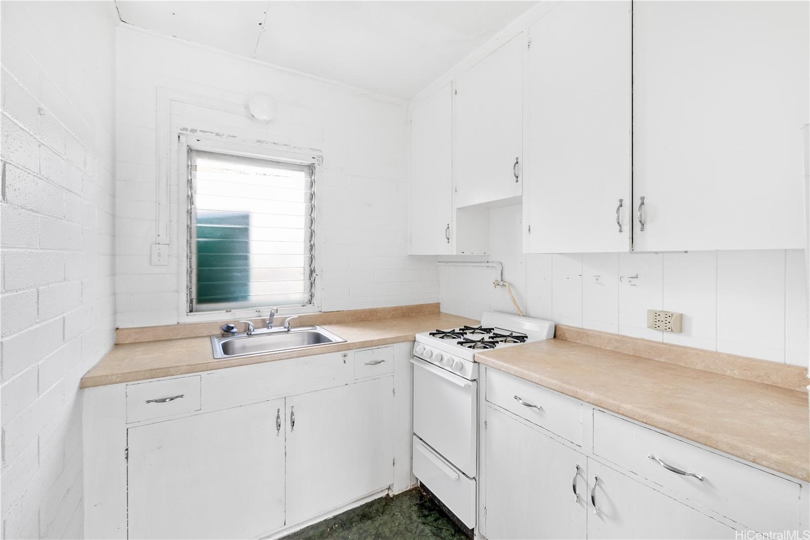 1225 Rycroft St Honolulu - Multi-family - photo 7 of 12