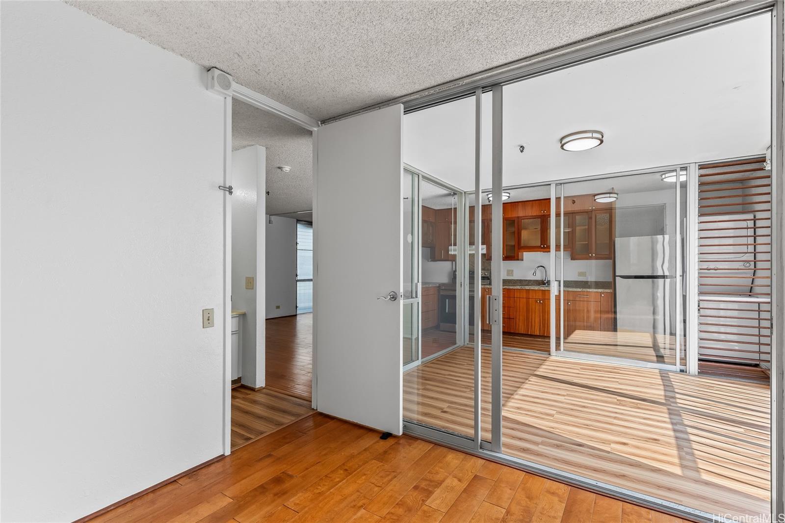 Alexander Towers condo # 1403, Honolulu, Hawaii - photo 12 of 22