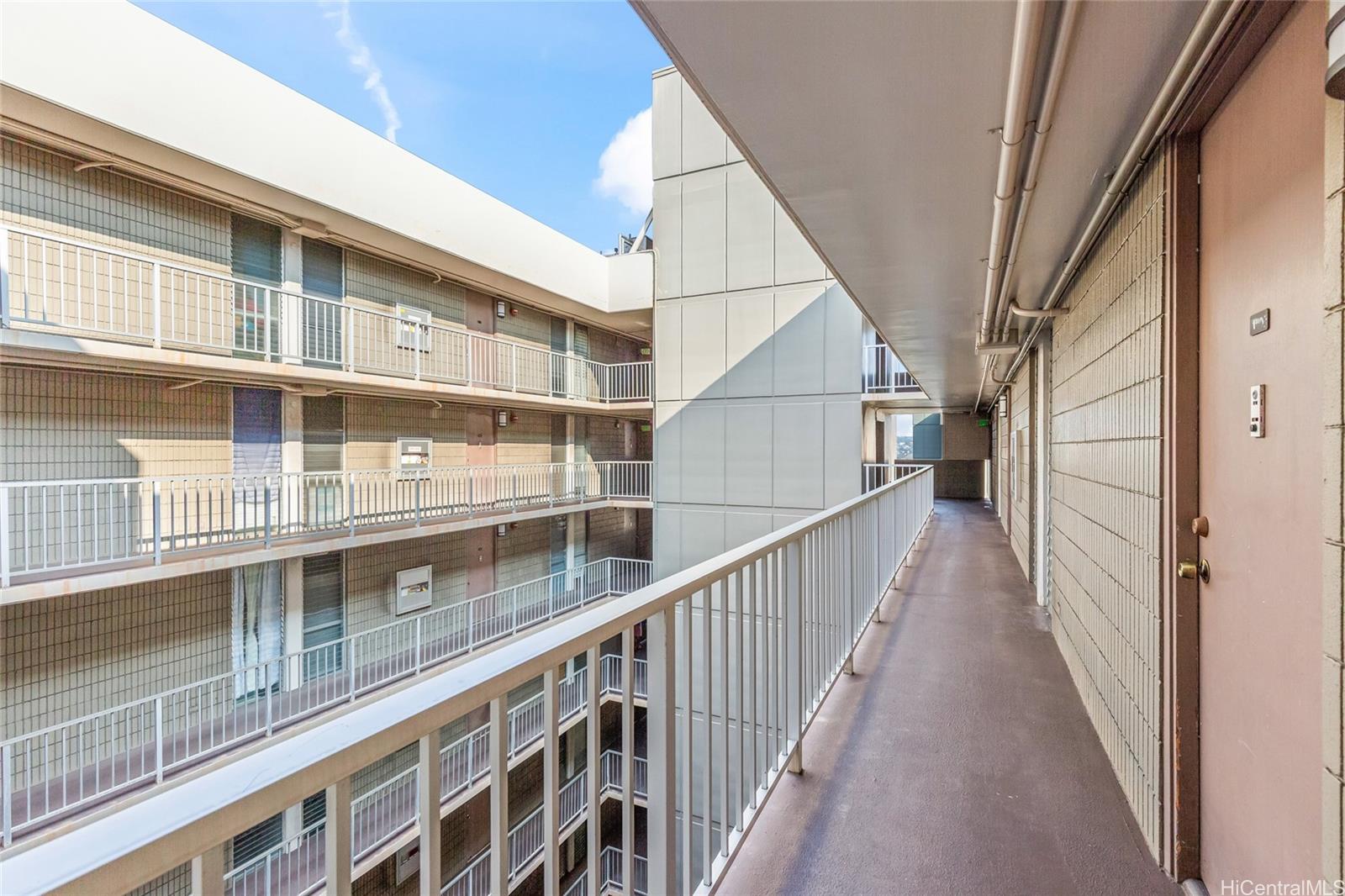 Alexander Towers condo # 1403, Honolulu, Hawaii - photo 15 of 22