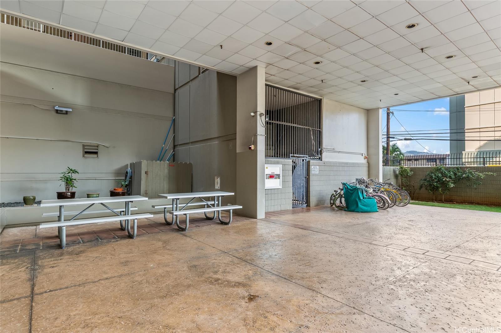 Alexander Towers condo # 1403, Honolulu, Hawaii - photo 19 of 22