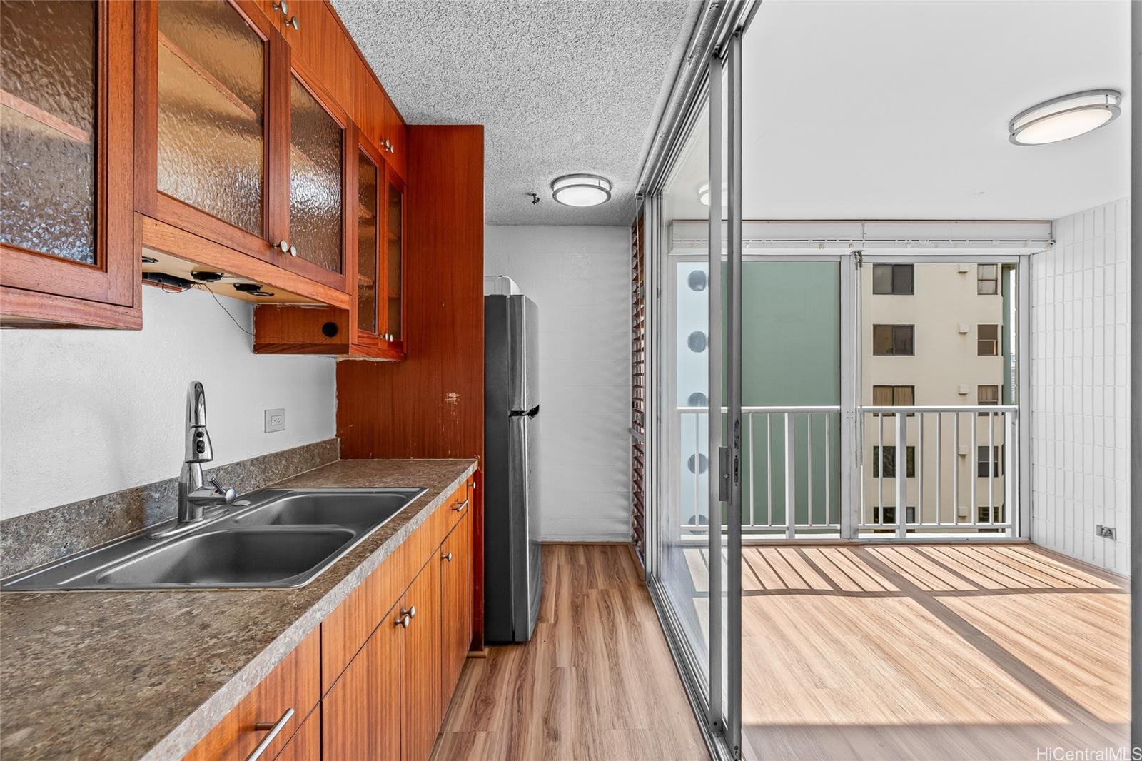 Alexander Towers condo # 1403, Honolulu, Hawaii - photo 6 of 22