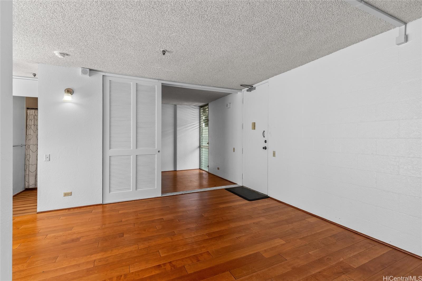 Alexander Towers condo # 1403, Honolulu, Hawaii - photo 8 of 22