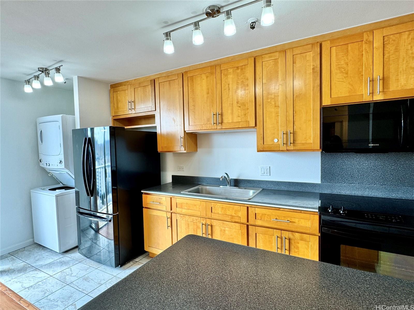 Alexander Towers condo # 1502, Honolulu, Hawaii - photo 3 of 13