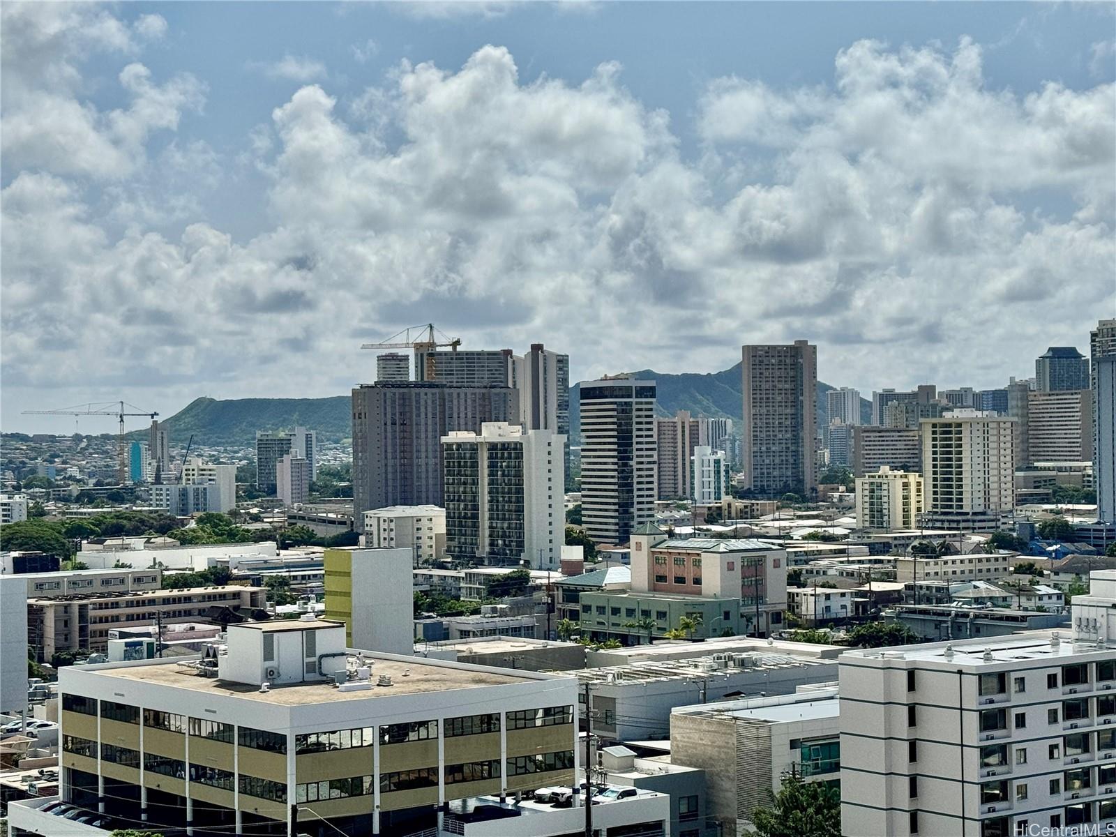 Alexander Towers condo # 1502, Honolulu, Hawaii - photo 9 of 13