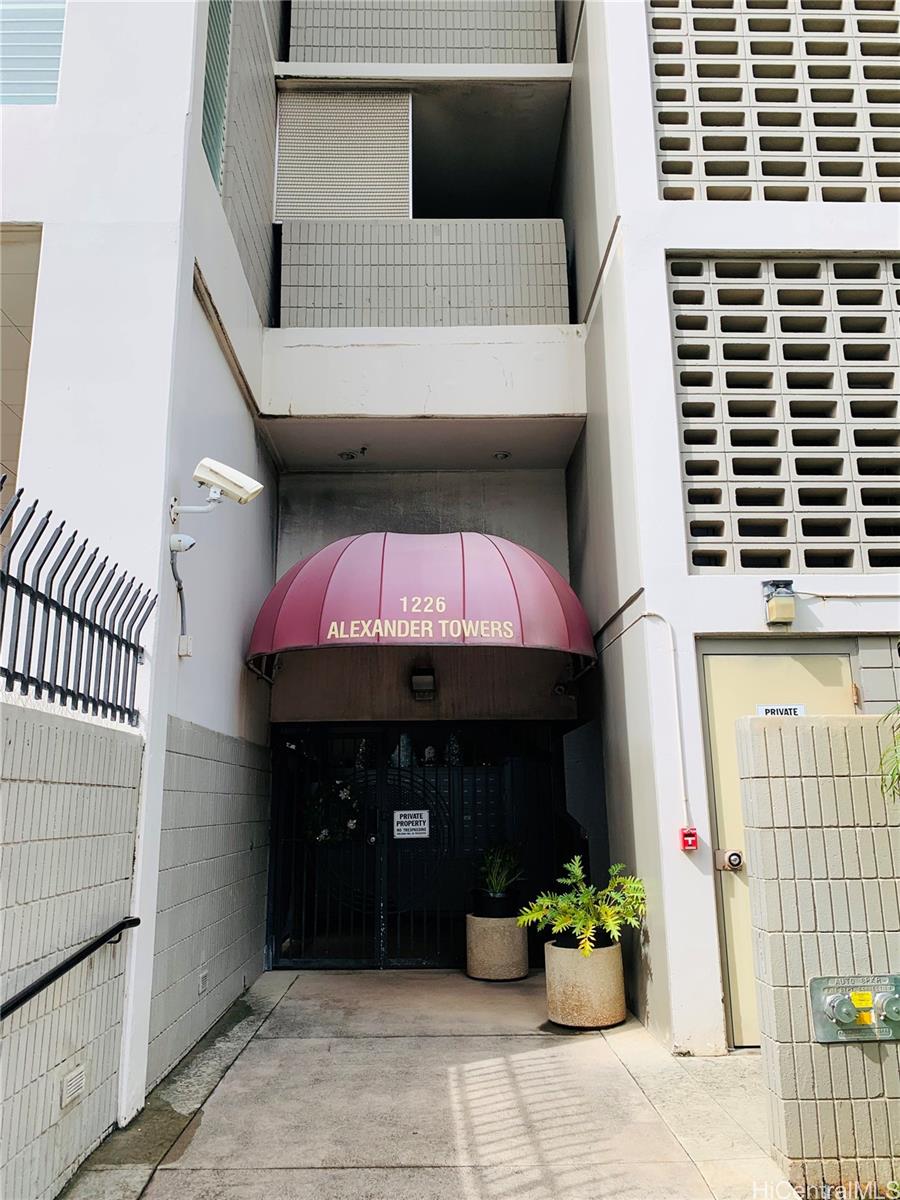 Alexander Towers condo # 703, Honolulu, Hawaii - photo 15 of 21