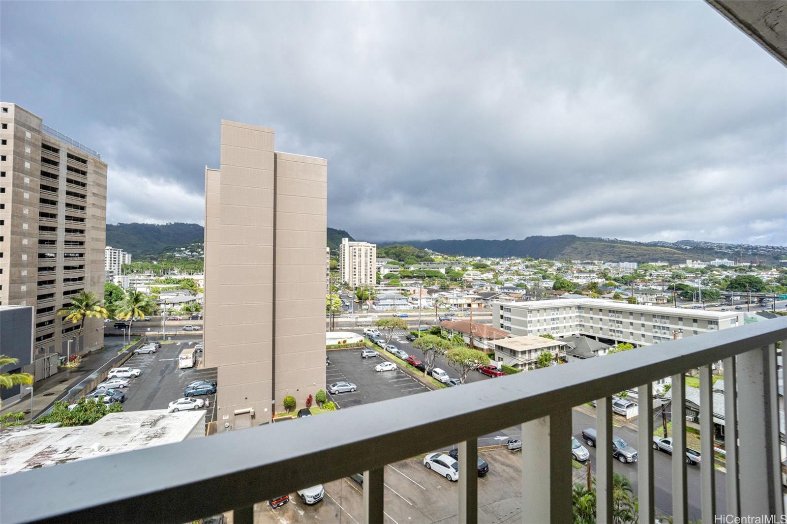 Alexander Towers condo # 908, Honolulu, Hawaii - photo 10 of 25