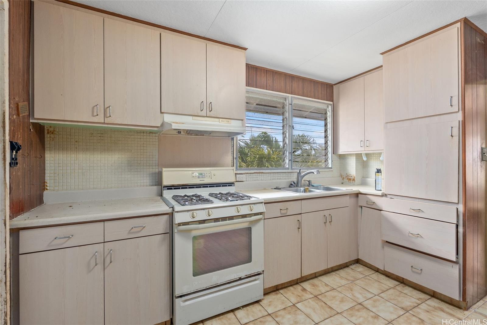 1227  Mowai Street Keolu Hills, Kailua home - photo 15 of 20