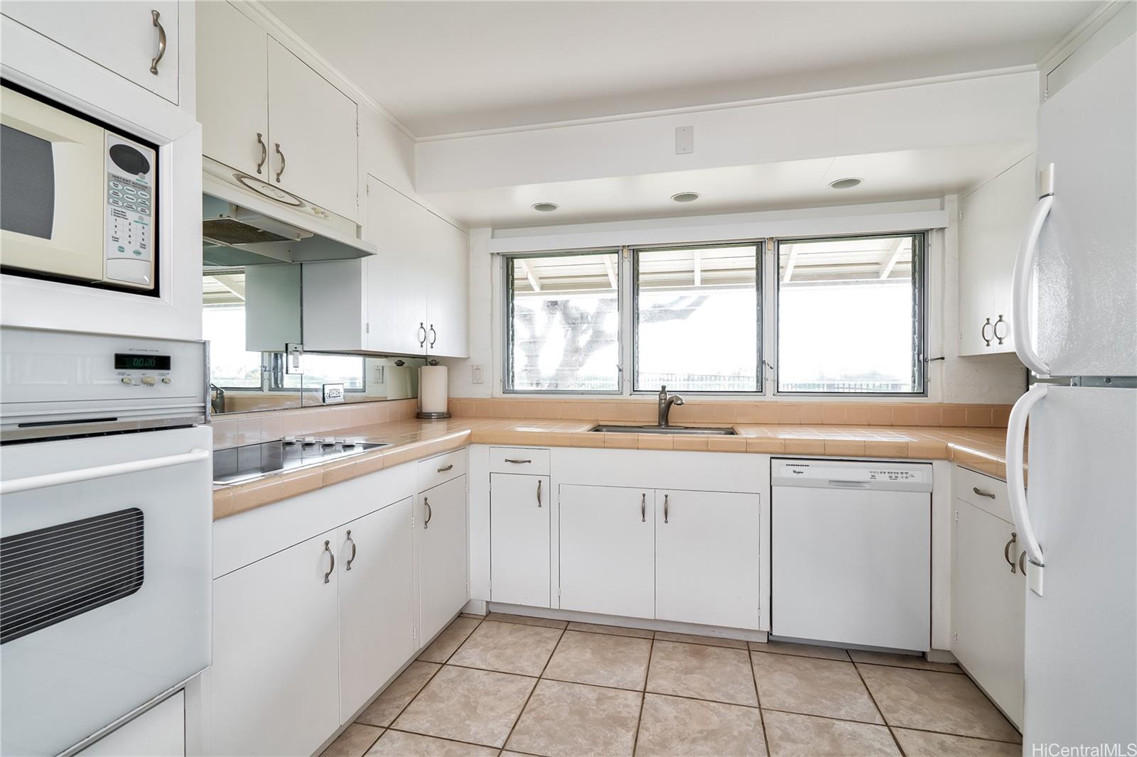 1228 Koloa St Honolulu - Rental - photo 6 of 22