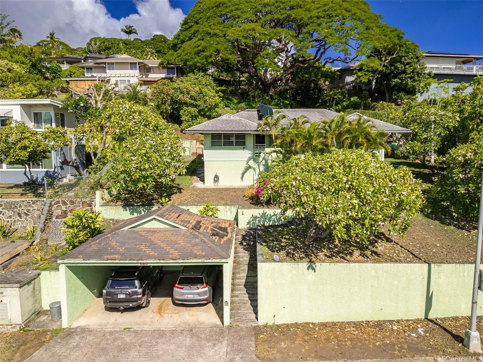 1230  Luna Place Makiki Heights, Honolulu home - photo 2 of 25