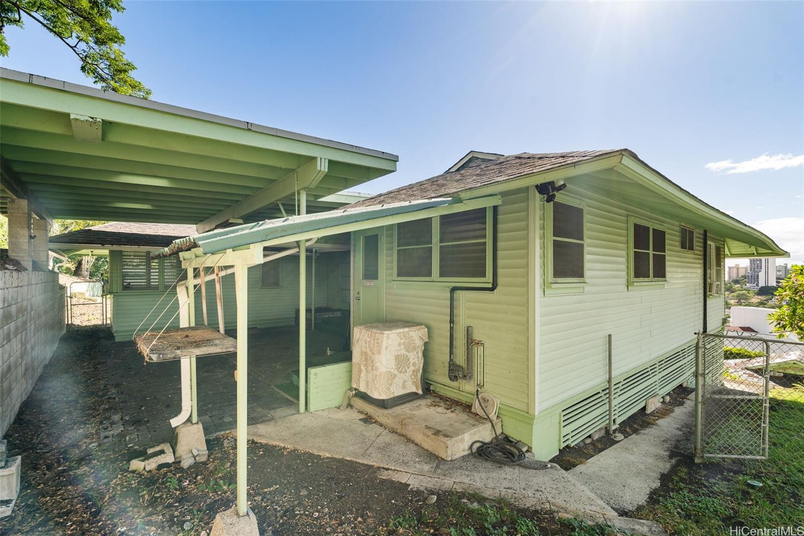 1230  Luna Place Makiki Heights, Honolulu home - photo 3 of 25