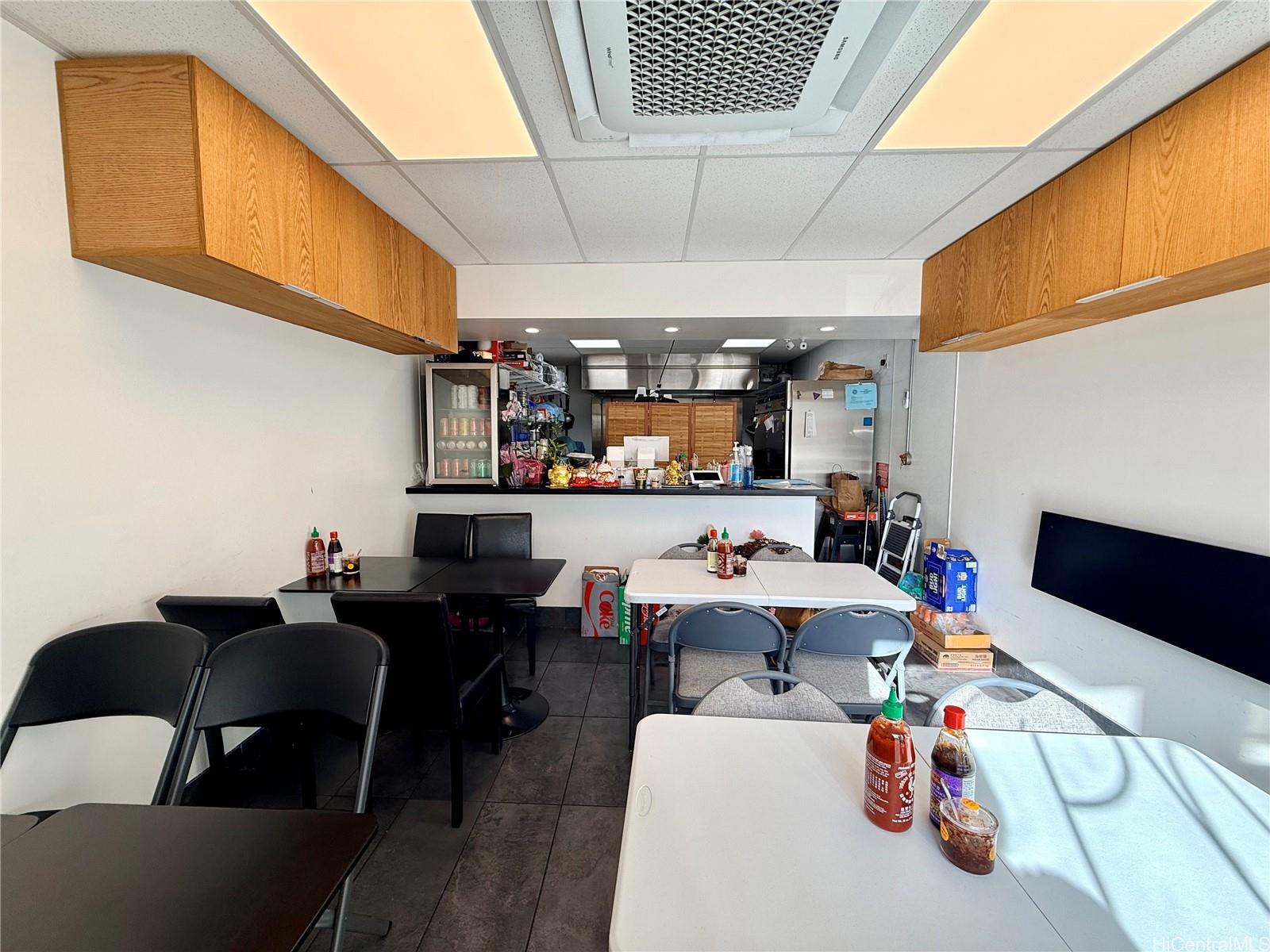 1232 Waimanu St Kakaako  - photo 2 of 13