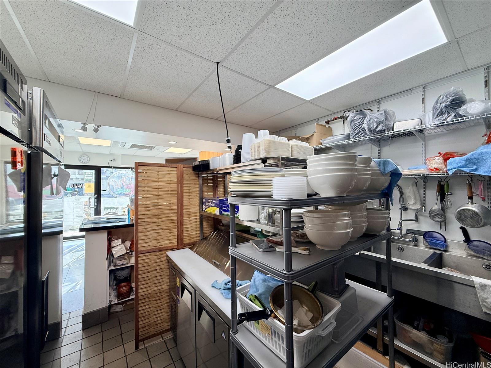 1232 Waimanu St Kakaako  - photo 3 of 13