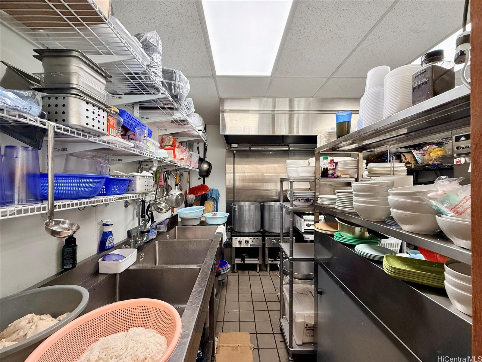 1232 Waimanu St Kakaako  - photo 4 of 13