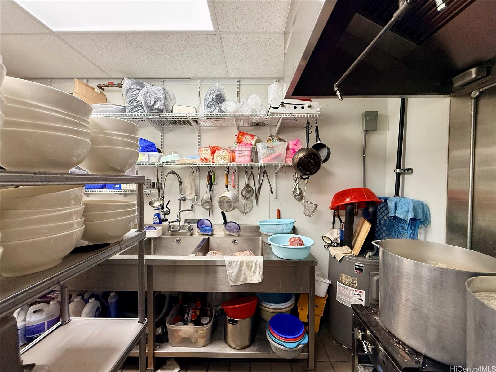 1232 Waimanu St Kakaako  - photo 5 of 13