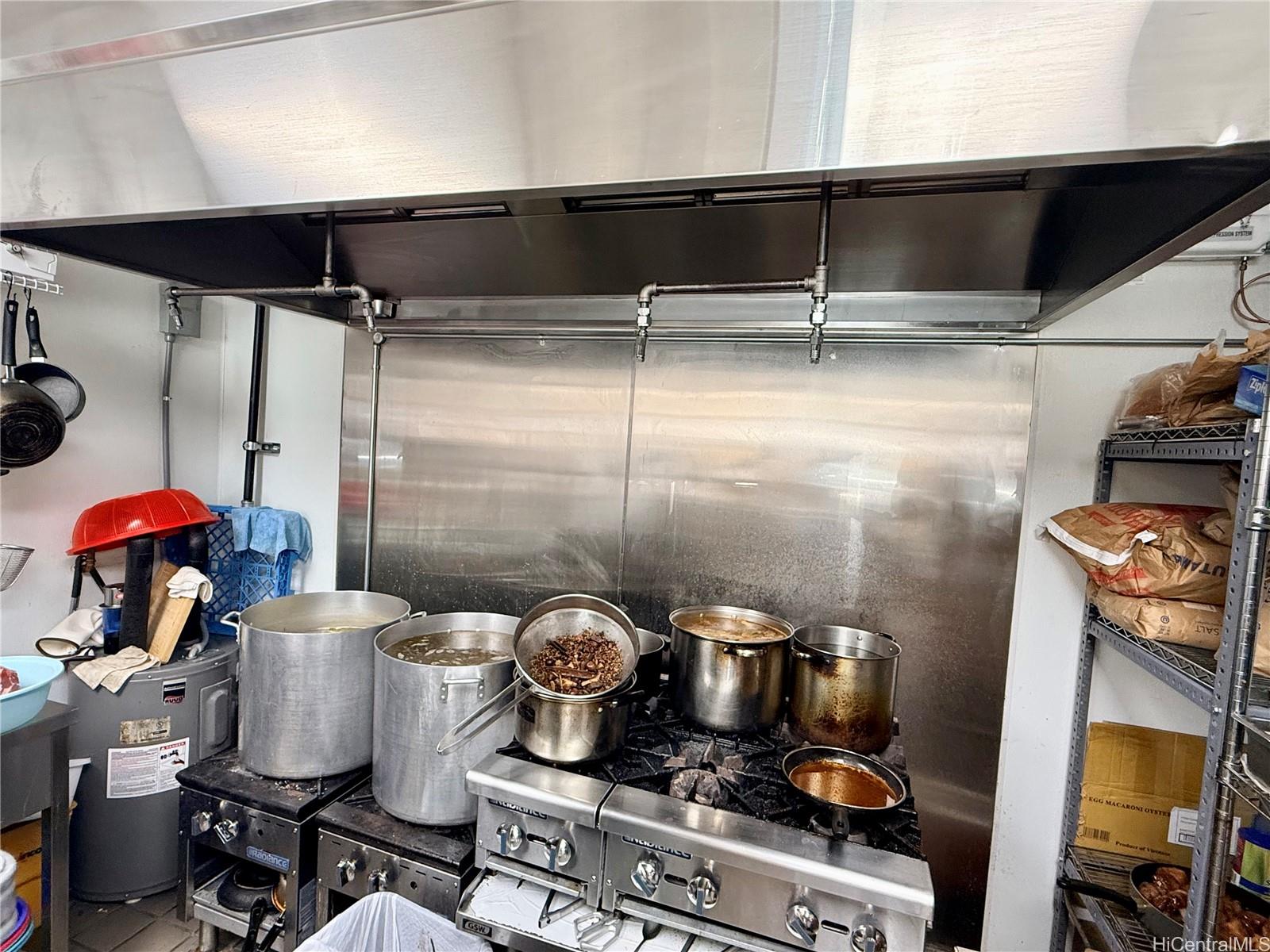 1232 Waimanu St Kakaako  - photo 10 of 13