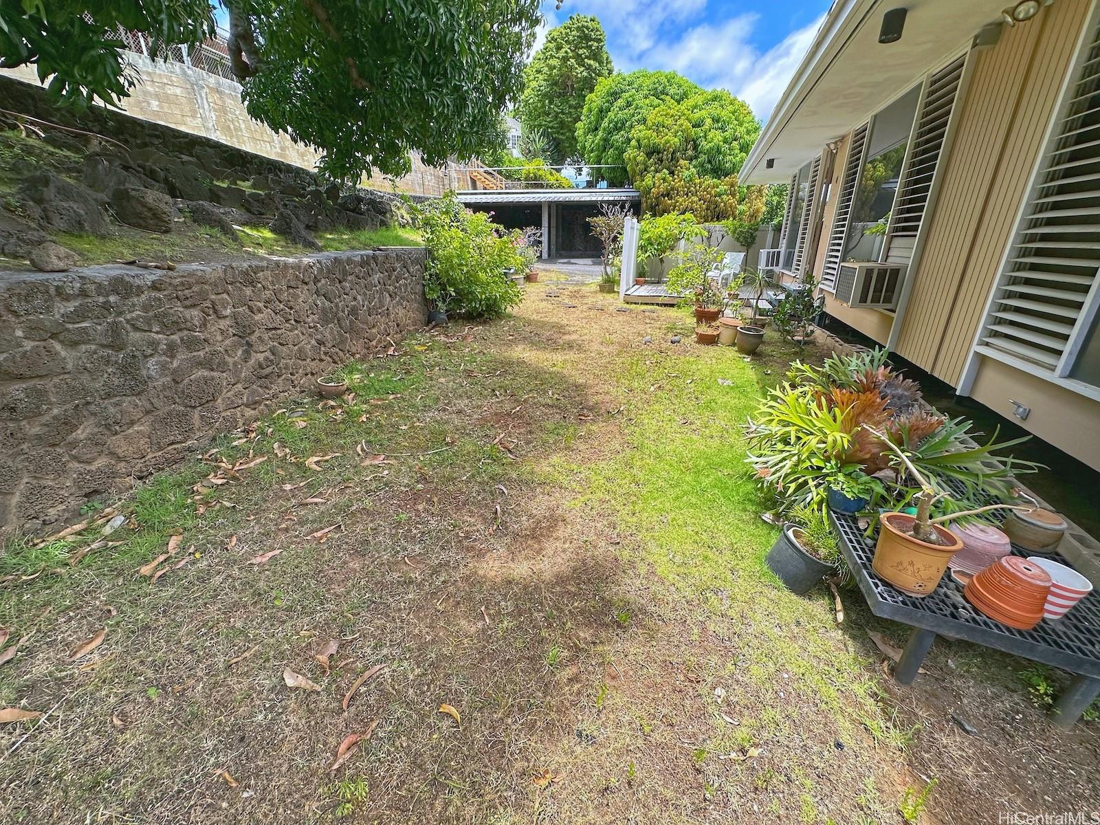 1235 Lilo Place Honolulu - Rental - photo 16 of 23