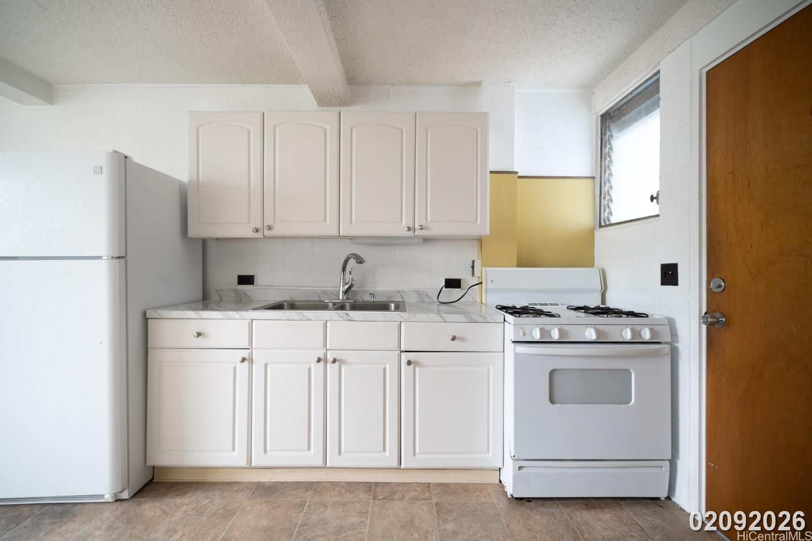 1237 Palolo Ave Honolulu - Rental - photo 6 of 22