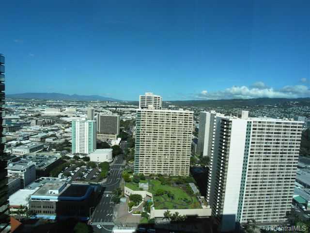 Capitol Place condo # PH3501, Honolulu, Hawaii - photo 7 of 10