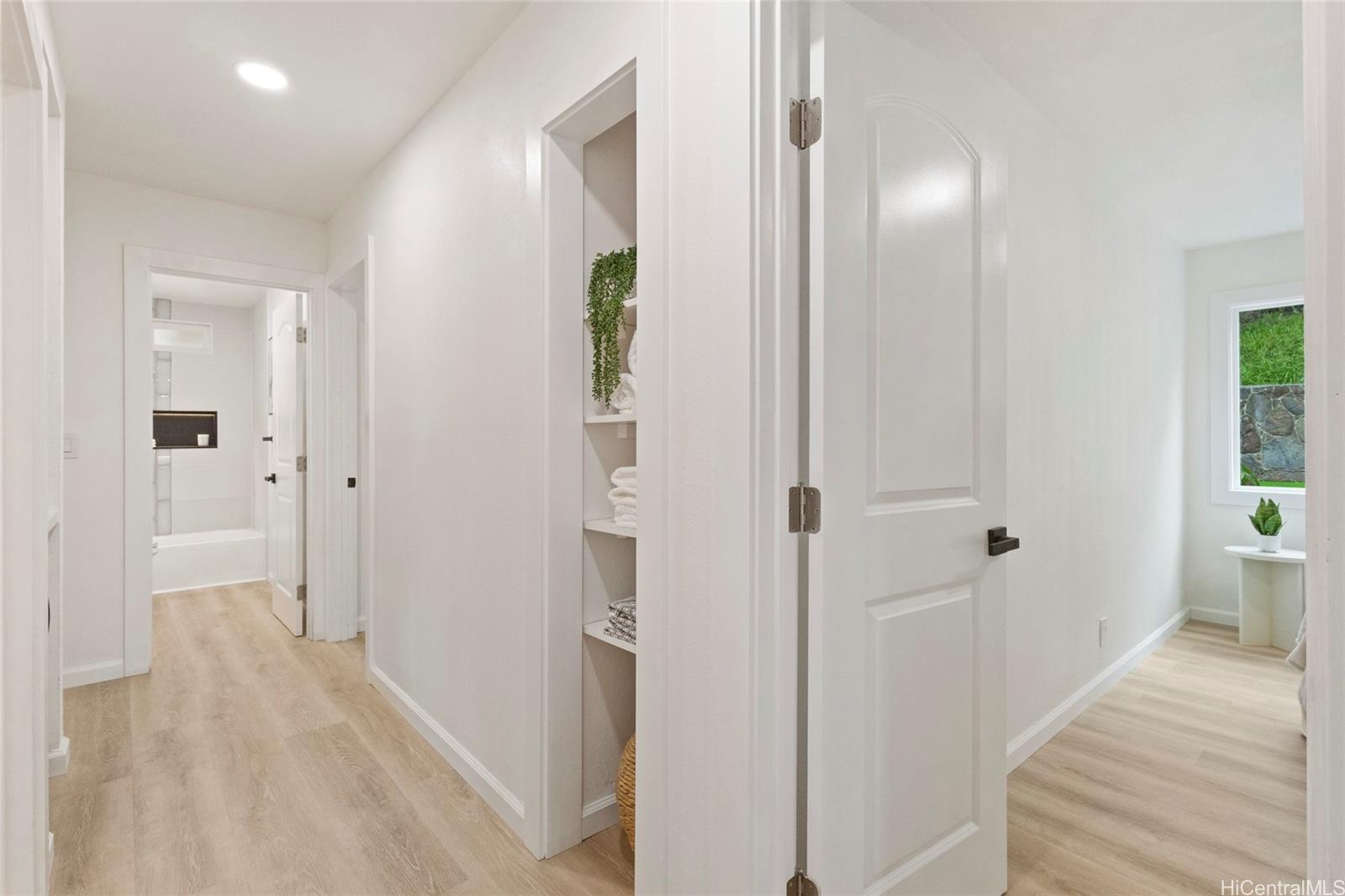 1244  Mokuhano Street Kalama Valley, Hawaii Kai home - photo 11 of 22