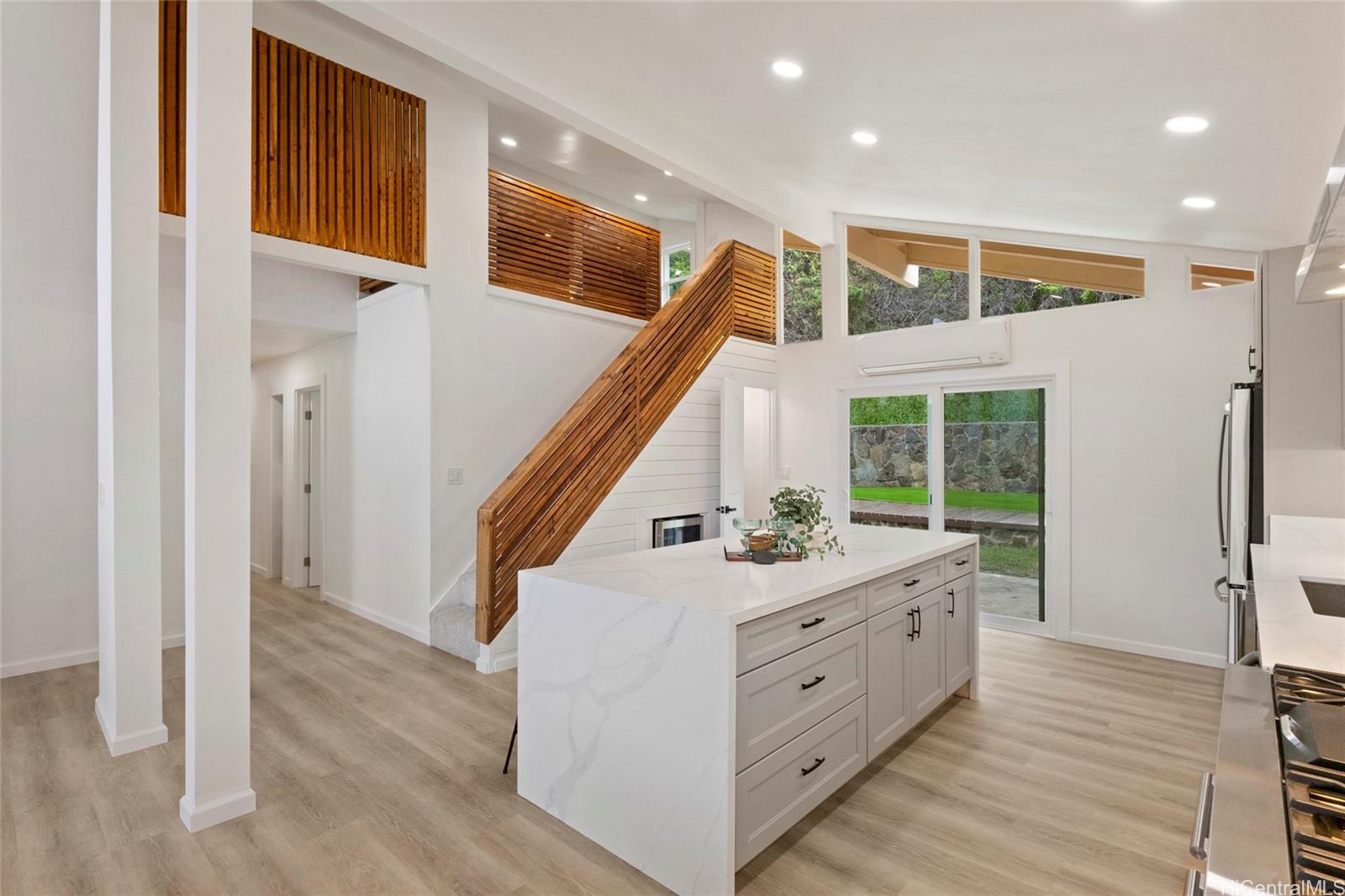 1244  Mokuhano Street Kalama Valley, Hawaii Kai home - photo 3 of 22