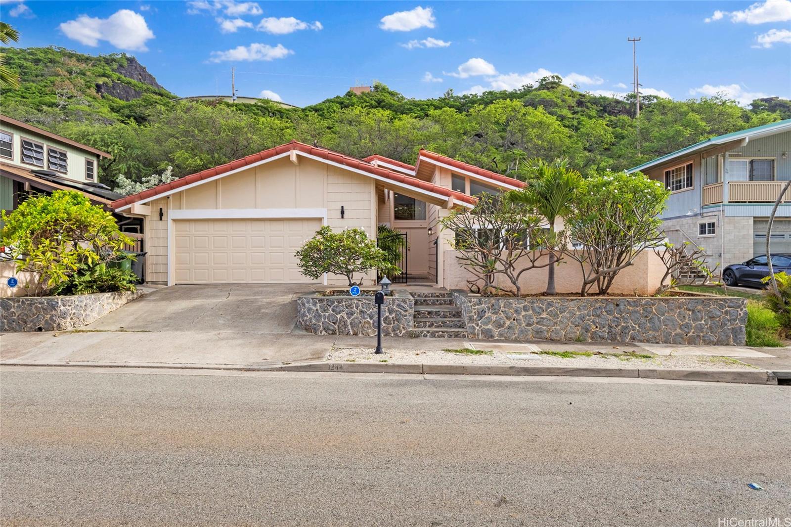 1244  Mokuhano Street Kalama Valley, Hawaii Kai home - photo 21 of 22