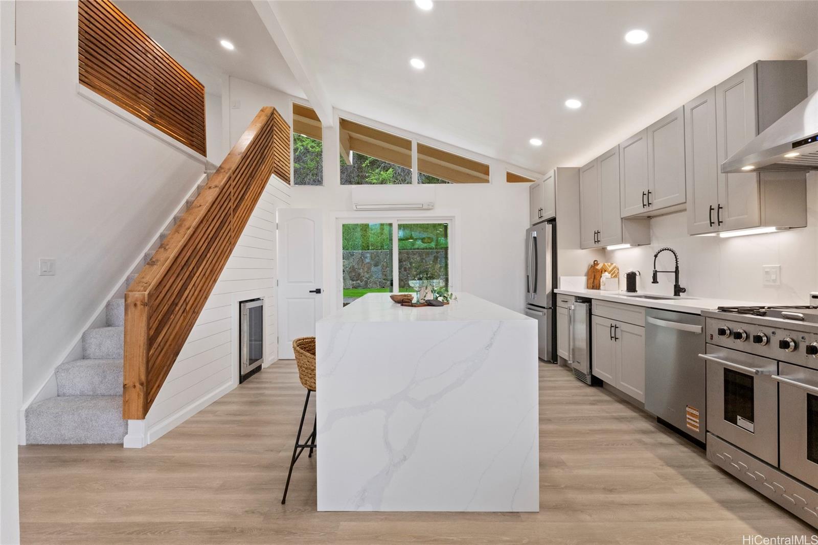 1244  Mokuhano Street Kalama Valley, Hawaii Kai home - photo 5 of 22