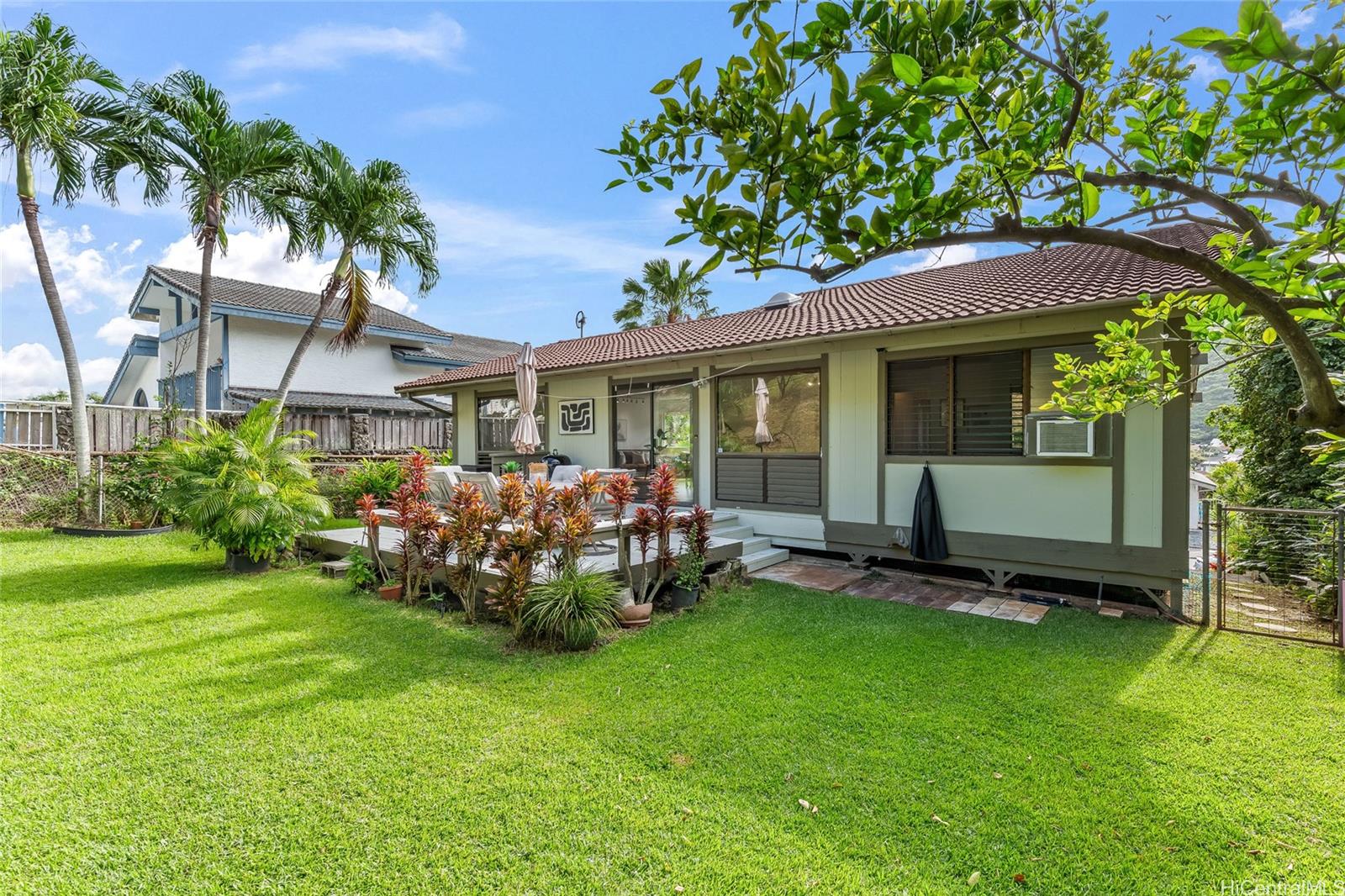 1245  Kaeleku Street Kalama Valley, Hawaii Kai home - photo 22 of 25