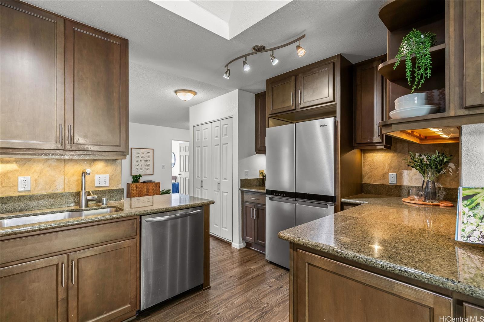 1245  Kaeleku Street Kalama Valley, Hawaii Kai home - photo 10 of 25