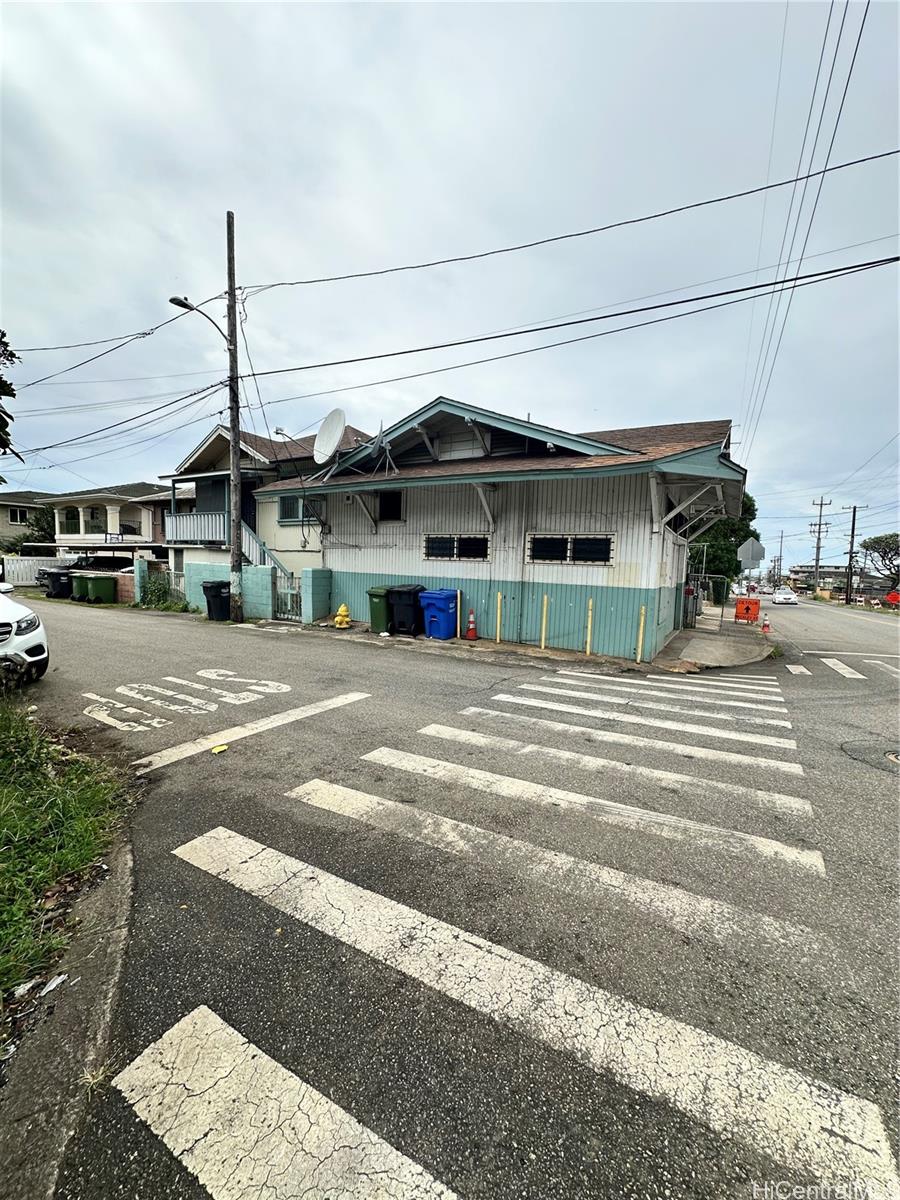 1247  Gulick Ave Kalihi-lower, Honolulu home - photo 11 of 24