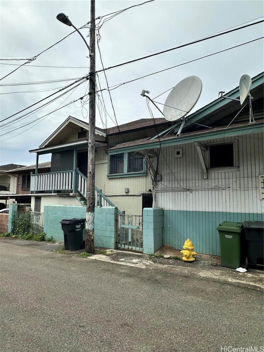 1247  Gulick Ave Kalihi-lower, Honolulu home - photo 9 of 24