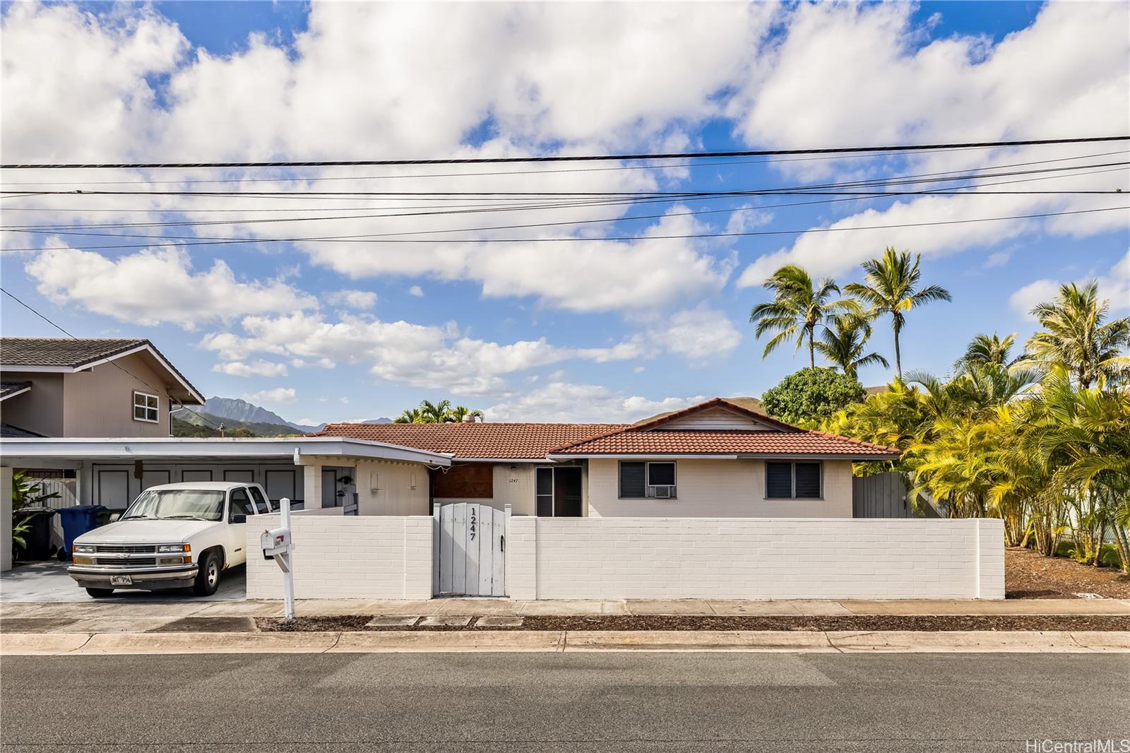 1247  Kahili Street Enchanted Lake, Kailua home - photo 4 of 25