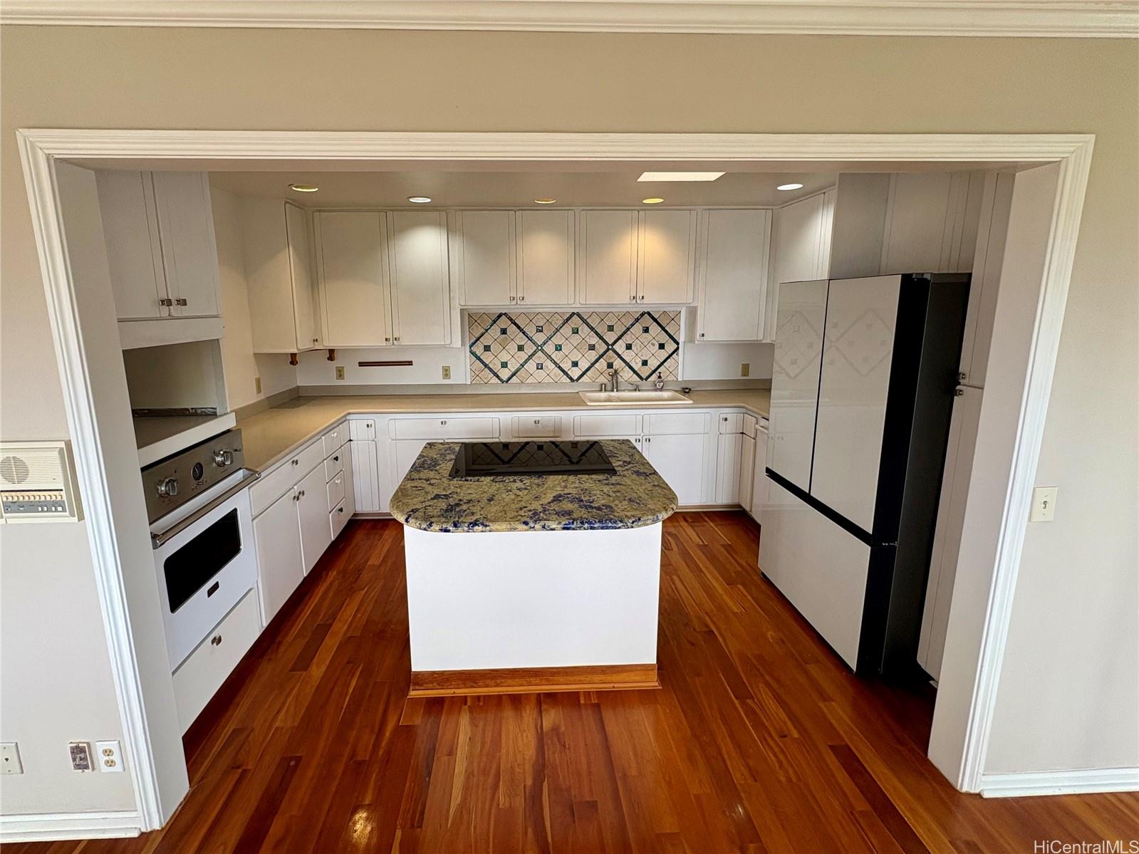 125  Maunalanikai Place Wilhelmina, Diamond Head home - photo 5 of 25