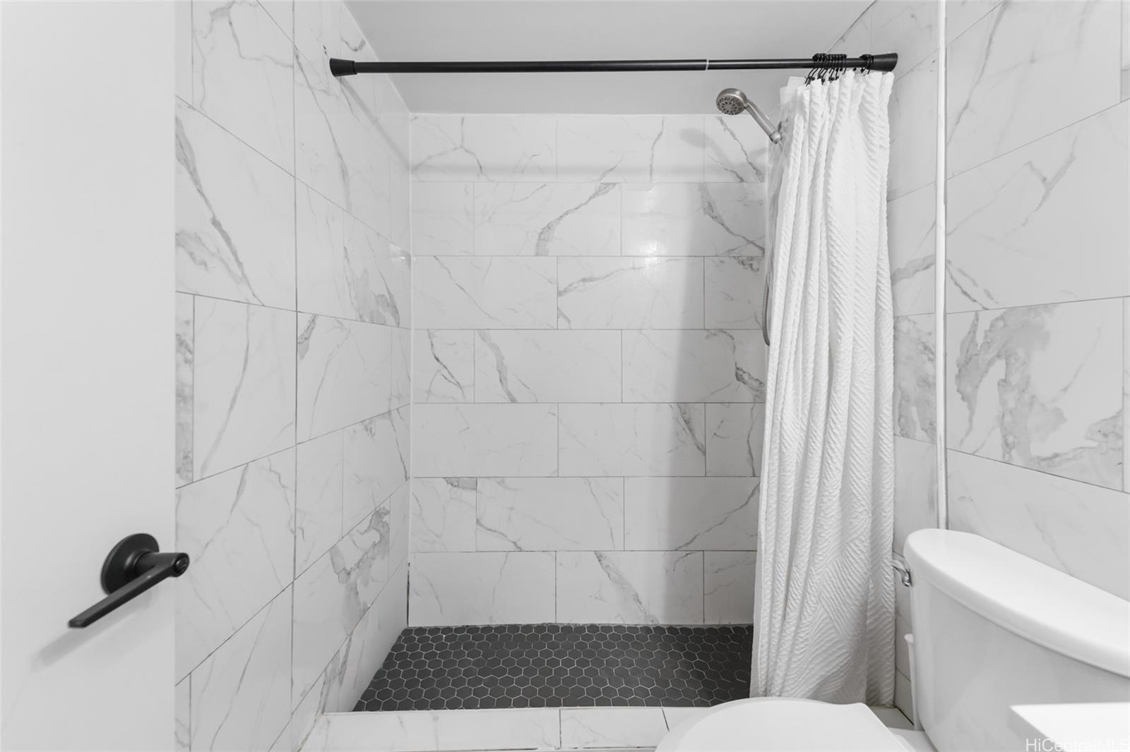 1260 Richard Ln condo # 410, Honolulu, Hawaii - photo 5 of 21