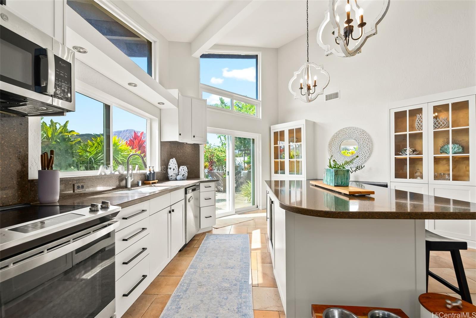 1255  Mokuhano Street Kalama Valley, Hawaii Kai home - photo 13 of 25