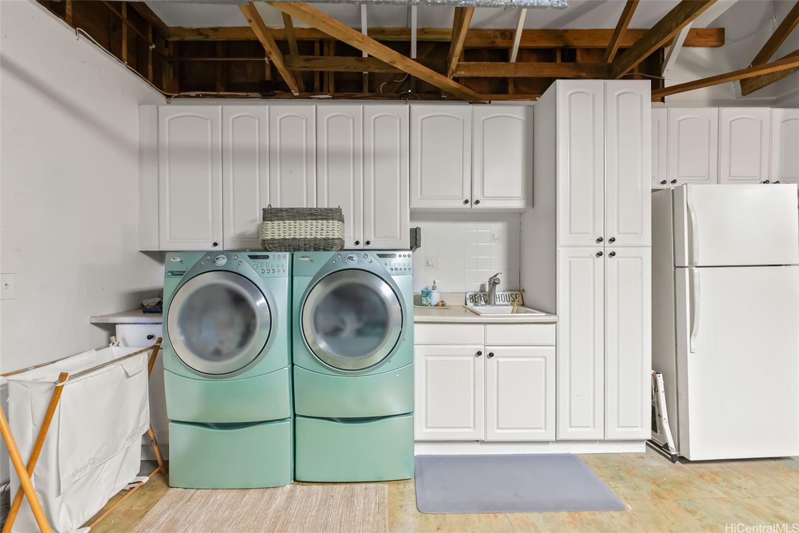 1255  Mokuhano Street Kalama Valley, Hawaii Kai home - photo 21 of 25