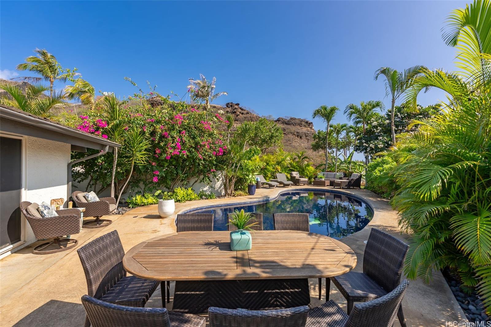 1255  Mokuhano Street Kalama Valley, Hawaii Kai home - photo 23 of 25