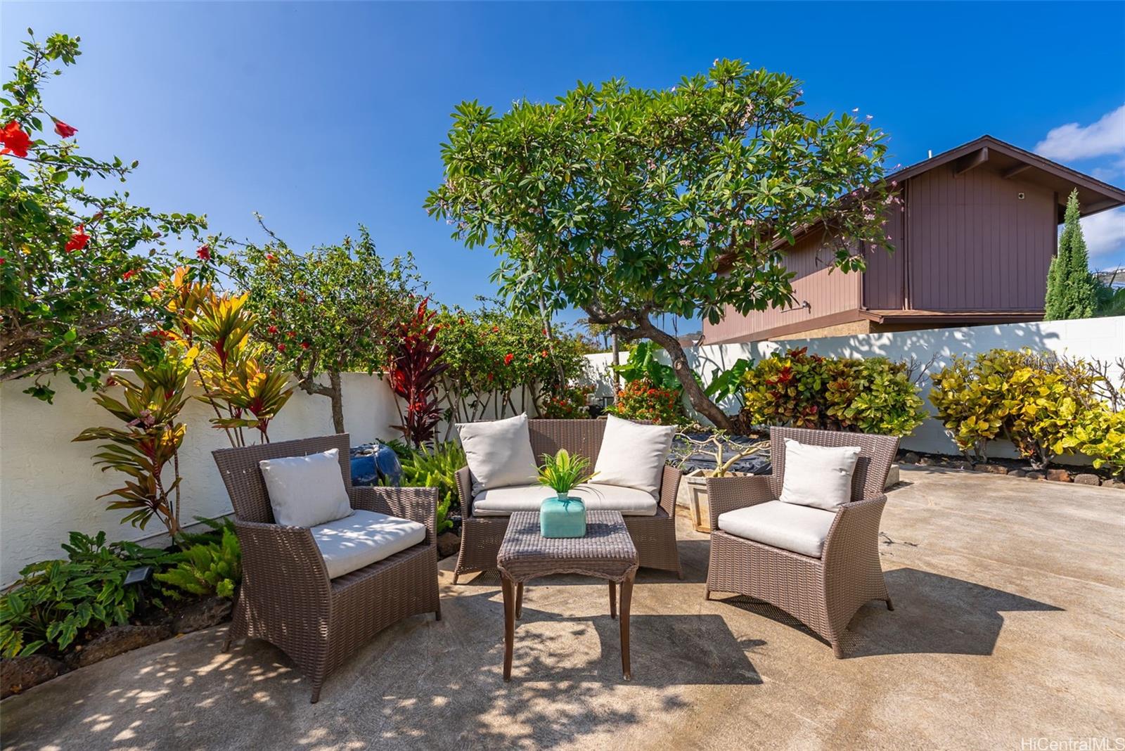 1255  Mokuhano Street Kalama Valley, Hawaii Kai home - photo 24 of 25