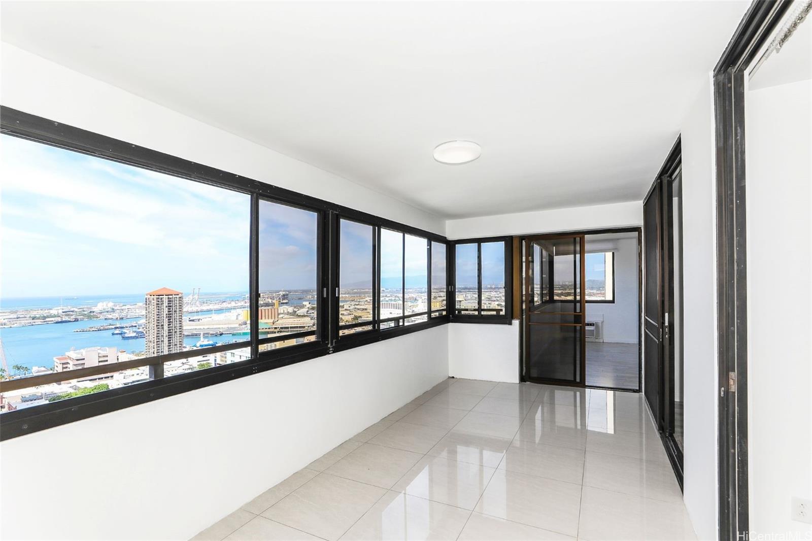 Kukui Plaza condo # 3002, Honolulu, Hawaii - photo 4 of 14